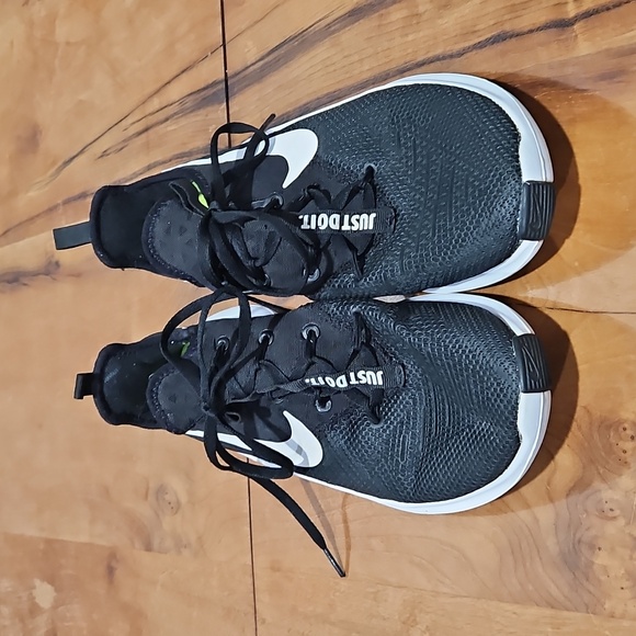 Nike Freerunner Black and White Running Sneakers. Sz 9.5wms - Picture 4 of 6